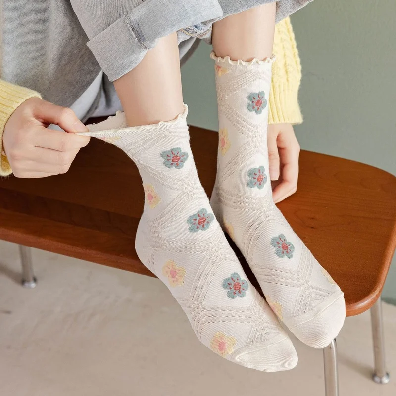 Prehrabať Ponožky Japonský Kawaii Roztomilý Žena Ponožky Kvetinové Výšivky Harajuku Retro Streetwear Naberaný Dlhé Ponožky Ženy, Dievčatá Móda Obrázok  0