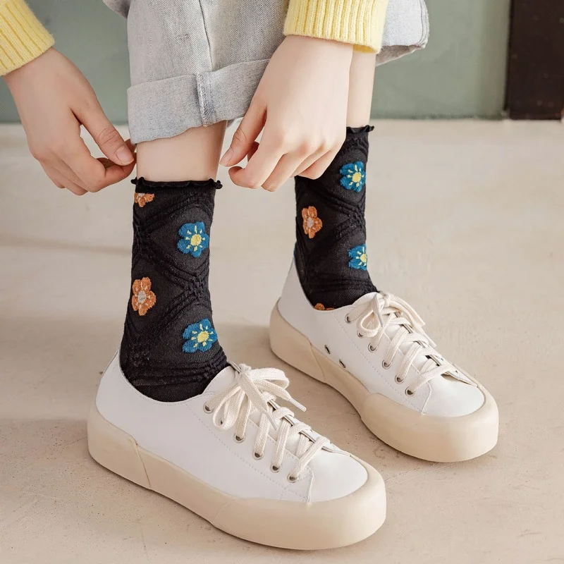 Prehrabať Ponožky Japonský Kawaii Roztomilý Žena Ponožky Kvetinové Výšivky Harajuku Retro Streetwear Naberaný Dlhé Ponožky Ženy, Dievčatá Móda Obrázok  1