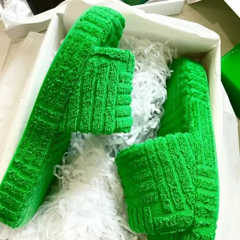 2021 Zime Novú Značku Ženy Papuče Módy Zelené Kožušiny Listov Vysoko Kvalitné Mäkké Jediným Pohodlie Otvorené Prst Dizajn Značky Flip Flops