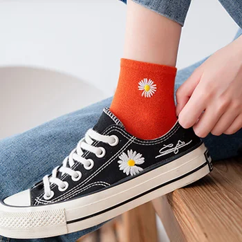 Dámske ponožky letné tenké ponožky módne solid farba candy ponožky Daisy výšivky bavlnené ponožky