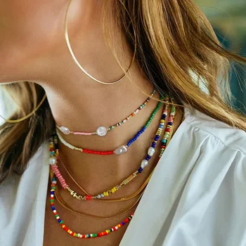 České letné beach fashion jednoduché a univerzálne temperament žien proso perlový náhrdelník kľúčnu kosť reťazca veľkoobchod